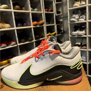 Nike LeBron XXII 22 'Moonlight' White Volt Pink FZ1094-101 Men's Size 12.5 Shoes